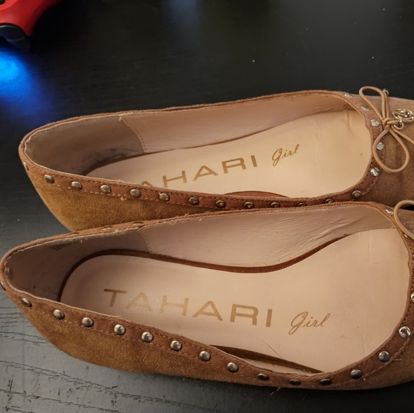[PICK 5/PAY💲20] Tahari Girls | Laurena Pointy Toe Flats - Picture 3 of 5
